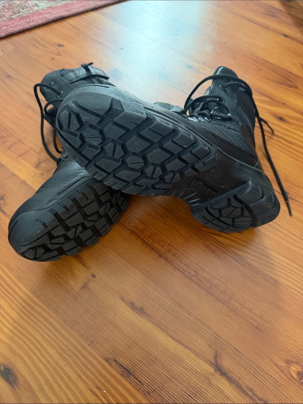 Black Tactical Boots - Durable Lace-Up Design - Picture 4 of 7